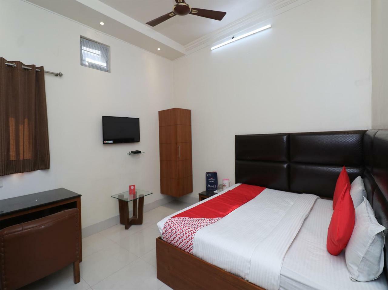 Oyo Hotel Ashoka International Kanpur Buitenkant foto